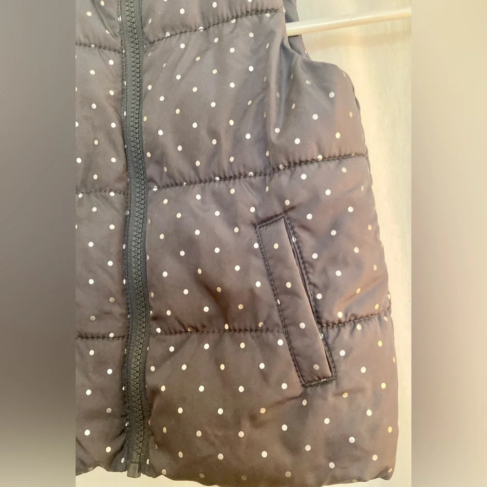 Old Navy Kids Gray/White Polka Dot Puffer Vest Size 2T